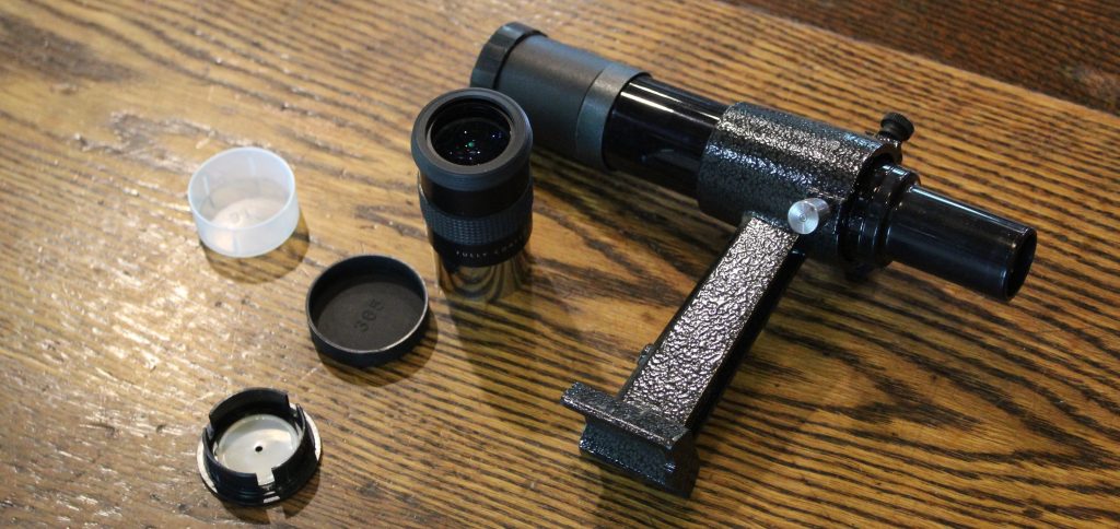 The eyepiece and finderscope of XT6