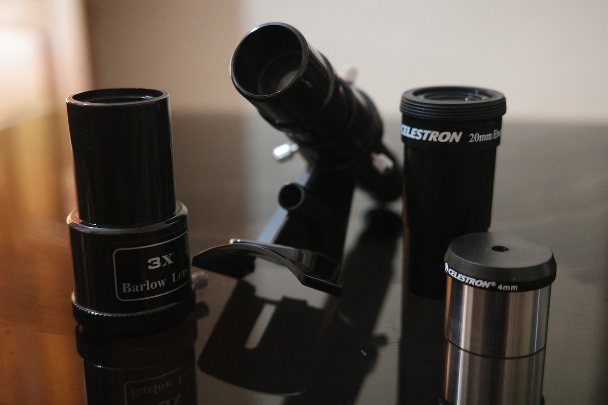 3x barlow lens, finderscope, 20mm eyepiece and 4mm eyepiece