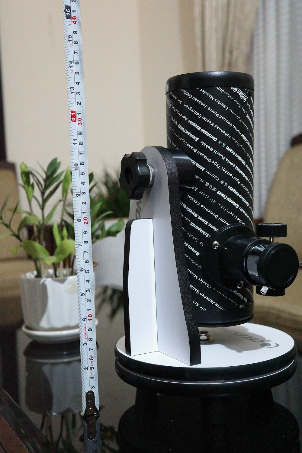 Firstscope besides a scale to measure length
