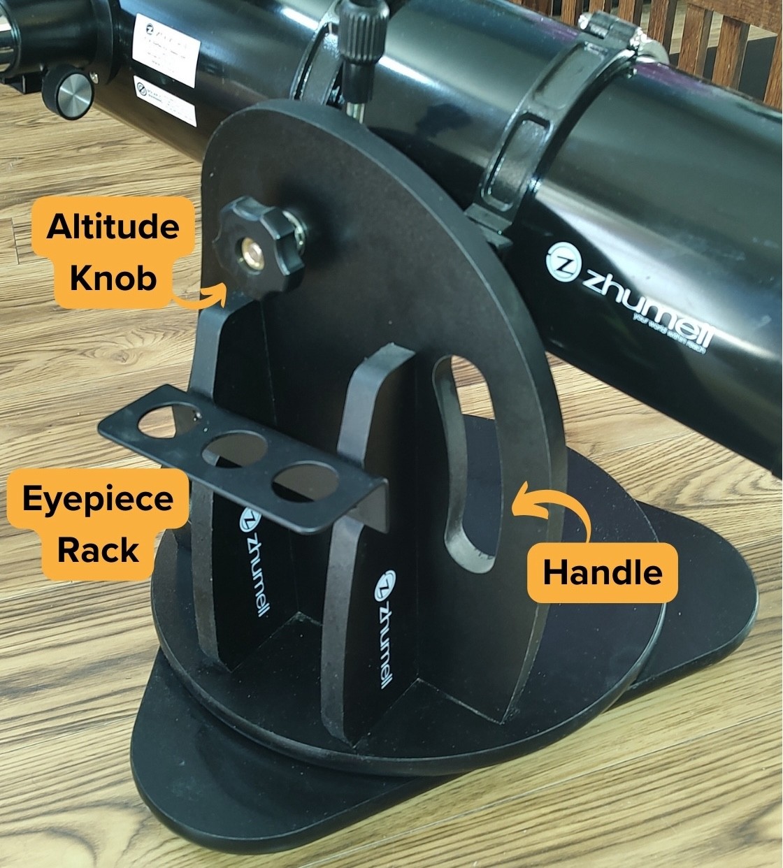 Eyepiece rack, handle and altitude tensioning knob of Z130's tabletop dobsonian mount