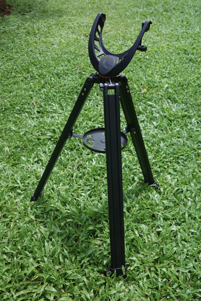 Celestron StarSense Explorer LT 114 AZ's basic altitude-azimuth mount.