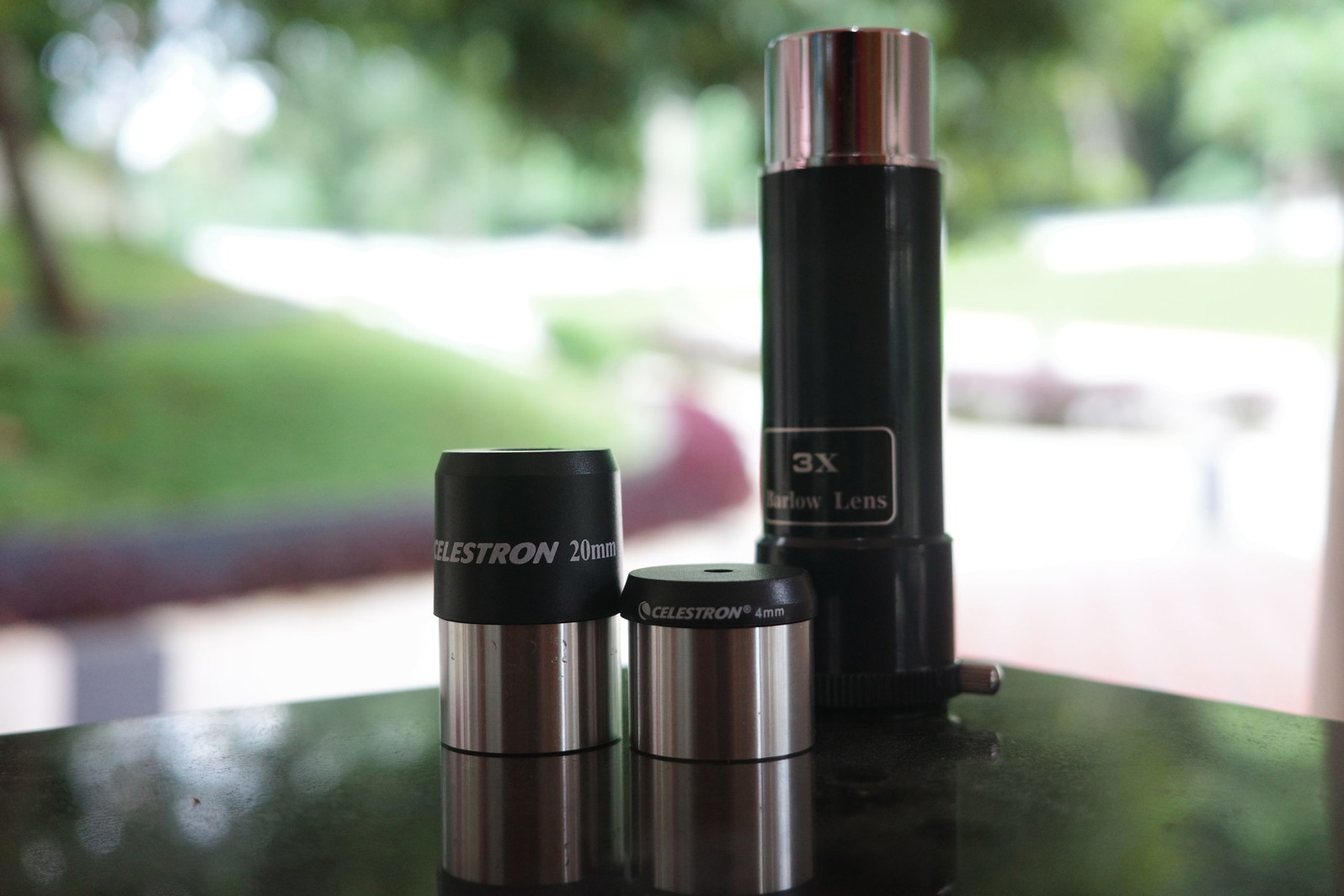 Barlow lens and eyepieces supplied with the Powerseeker 60AZ