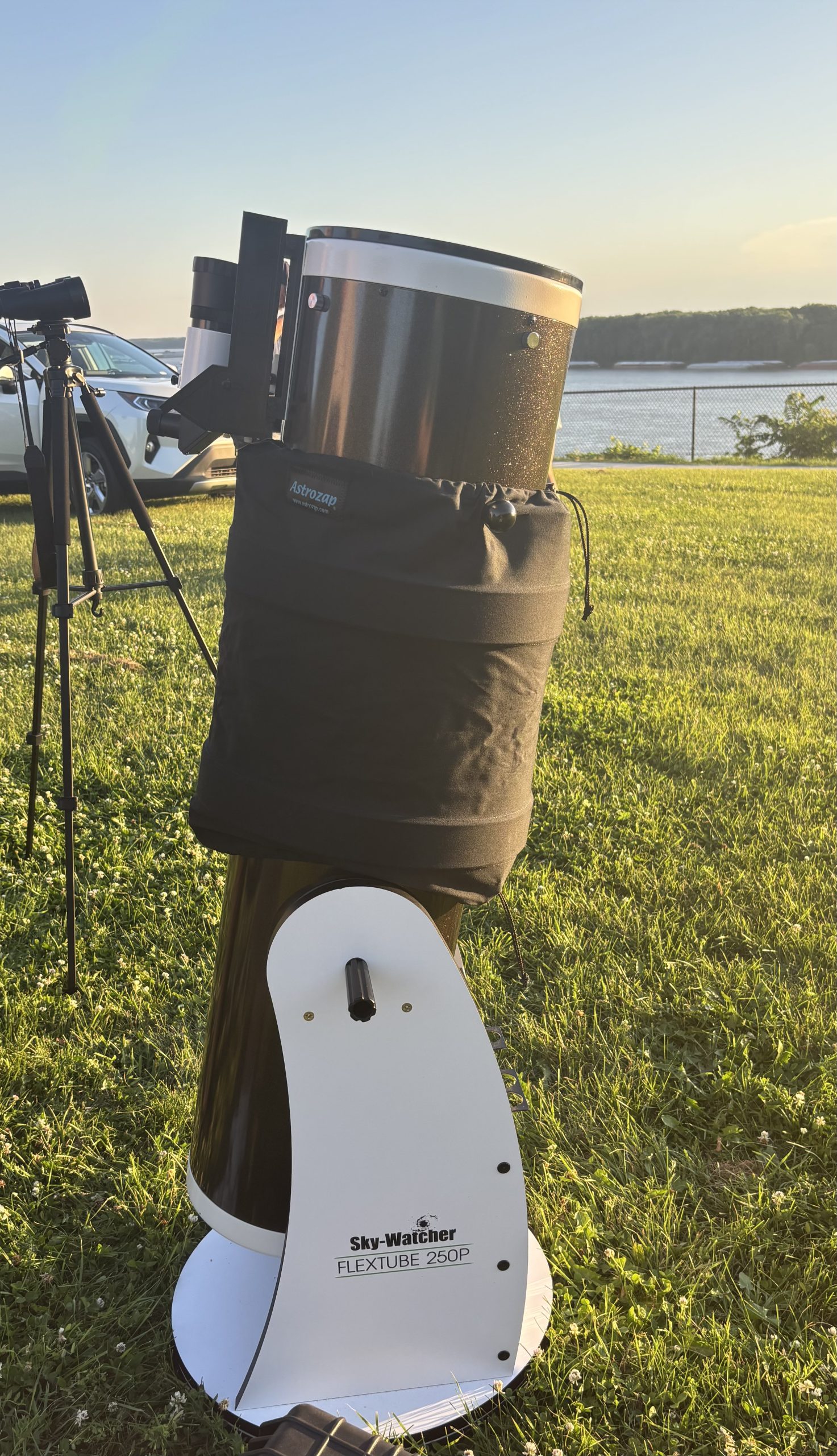 SkyWatcher Flextube 250P/10" Collapsible from Sky-Watcher