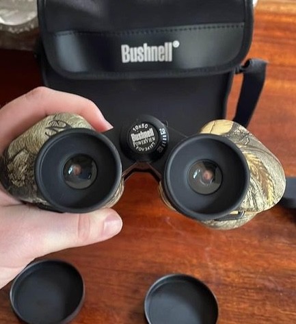 Holding Bushnell Powerview 10×50 in my hand